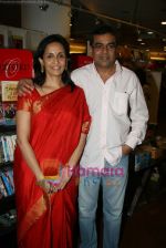Paresh Rawal at Swaroop Rawal_s book launch in Oxford Bookstore, Mumbai on 15th Oct 2010.JPG