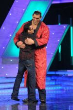 Salman Khan with WWE Superstar The Great Khali in Bigg Boss 4 (6).JPG