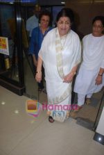 Lata Mangeshkar graces Saregama Album Launch in Mumbai on 20th Oct 2010 (3).JPG
