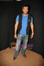 Ajay Devgan on the sets of KBC in Filmcity on 25th Oct 2010 (3).JPG