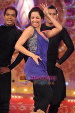 Malaika Arora Khan dance for Munni Badnaam Hui at STAR PLUS DIWALI DILON KI (3).JPG