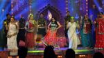 Malaika Arora Khan dance for Munni Badnaam Hui at STAR PLUS DIWALI DILON KI (7).JPG