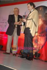 Yash Chopra at Mami Closing ceremony in Chandan Cinema on 28th Oct 2010 (9).JPG