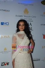Dia Mirza at Rocky S show for Amby Valley Indian Bridal Week on 29th Oct 2010 (28).JPG