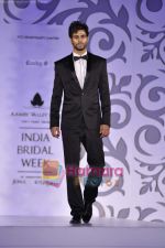 at Rocky S show for Amby Valley Indian Bridal Week on 29th Oct 2010 (72).JPG