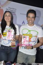 Kareena Kapoor and Tusshar Kapoor at a fitness book launch in Novotel on 30th Oct 2010 (32).JPG
