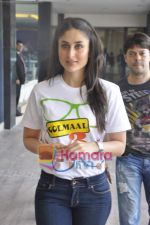 Kareena Kapoor at a fitness book launch in Novotel on 30th Oct 2010 (9).JPG