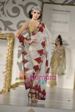 Model walk the ramp for Neeta Lulla for Aamby Valley India Bridal Week 30th Oct 2010 (80).JPG