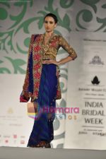 Model walk the ramp for Nisha Sagar for Aamby Valley India Bridal Week 30th Oct 2010 (10).JPG