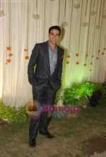 Akshay Kumar at Vivek and Priyanka Oberoi_s wedding reception in ITC Grand Maratha, Mumbai on 31st Oct 2010 (3).JPG
