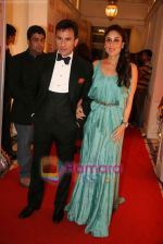 Kareena Kapoor, Saif Ali Khan at Hello magazine Hall of Fame in Taj Hotel on 31st Oct 2010 (3).JPG