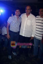 Ashutosh Gowariker, Shaan at the music launch of Marathi film Sumbarn in MIG Club on 1st Nov 2010 (2).JPG