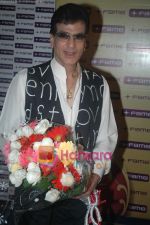 Fame Big Cinemas honours Jeetendra with Evergreen Lantern in Fame Big Cinemas, Andheri, Mumbai on 1st Nov 2010 (24).JPG