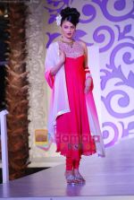 Model walks the ramp for Ashima Leena at Aamby Valley India Bridal Week day 4 on 1st Nov 2010 (39).JPG