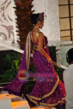 Model walks the ramp for Riyaz Ganji at Aamby Valley India Bridal Week day 4 on 1st Nov 2010 (6).JPG