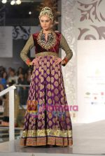 Model walks the ramp for Vikram Phadnis at Aamby Valley India Bridal Week day 4 on 1st Nov 2010 (10).JPG