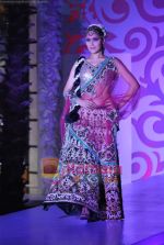 Model walks the ramp for Vikram Phadnis at Aamby Valley India Bridal Week day 4 on 1st Nov 2010 (117).JPG