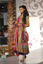 Model walks the ramp for Vikram Phadnis at Aamby Valley India Bridal Week day 4 on 1st Nov 2010 (26).JPG