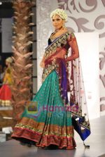 Model walks the ramp for Vikram Phadnis at Aamby Valley India Bridal Week day 4 on 1st Nov 2010 (42).JPG