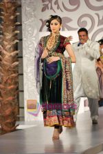 Model walks the ramp for Vikram Phadnis at Aamby Valley India Bridal Week day 4 on 1st Nov 2010 (62).JPG