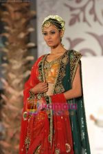 Model walks the ramp for Vikram Phadnis at Aamby Valley India Bridal Week day 4 on 1st Nov 2010 (87).JPG