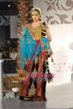 Model walks the ramp for Vikram Phadnis at Aamby Valley India Bridal Week day 4 on 1st Nov 2010 (99).JPG