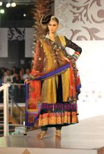 Model walks the ramp for Vikram Phadnis at Aamby Valley India Bridal Week day 4 on 1st Nov 2010.JPG