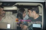 Kareena Kapoor watch Golmaal 3 in Ketnav on 2nd Nov 2010 (5).JPG