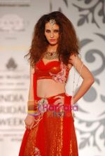 Model walks the ramp for Archana Kocchar at Aamby Valley India Bridal Week day 5 on 2nd Nov 2010 (66).JPG