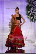 Model walks the ramp for Manish Malhotra at Aamby Valley India Bridal Week day 5 on 2nd Nov 2010 (114).JPG