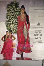 Model walks the ramp for Manish Malhotra at Aamby Valley India Bridal Week day 5 on 2nd Nov 2010 (27).JPG