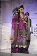Model walks the ramp for Manish Malhotra at Aamby Valley India Bridal Week day 5 on 2nd Nov 2010 (41).JPG