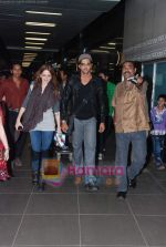 Hrithik Roshan, Suzanne Roshan returns from Berlin in International Airport, Mumbai on 3rd Nov 2010 (14).JPG