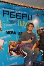 Aamir Khan at Peepli Live DVD launch in Palladium on 5th Nov 2010 (11).JPG