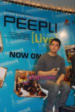 Aamir Khan at Peepli Live DVD launch in Palladium on 5th Nov 2010 (12).JPG