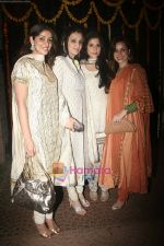 Neelam Kothari at Ekta Kapoor_s diwali Bash on 7th Nov 2010 (2)~0.jpg