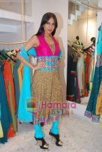Candice Pinto at the Jona store launch in Juhu on 9th Nov 2010 (31).JPG