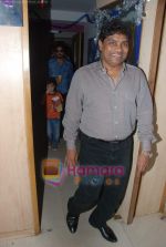 Johny Lever with Golmaal 3 team celebrates with kids in Fame on 14th Nov 2010 (10).JPG