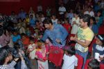 Kunal Khemu, Arshad Warsi with Golmaal 3 team celebrates with kids in Fame on 14th Nov 2010 (8).JPG