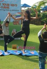 Yoga instructor Shraddha Setalvad take fitness and art to  a new  level for kids in J W Marriott on 14th Nov 2010 (32).JPG