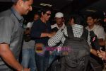 Shahrukh Khan snapped at Mumbai International airport on 16th Nov 2010 (13).JPG