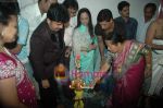 Madhur Bhandarkar, Smita Thackeray at Shiva_s salon Launch in Andheri on 21st Nov 2010 (26).JPG