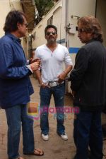 Sunil Shetty, Shakti Kapoor at Raqt Ek Rishta film mahurat in Filmistan on 21st Nov 2010 (9).JPG