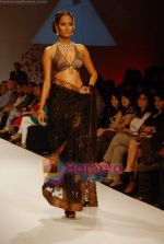 Model walk the ramp for Agarwalla & Vijay Golecha Show at The ABIL Pune Fashion Week Day 2 on 19th Nov 2010 (35).JPG