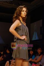 Model walk the ramp for Nandita Mahtani Show at The ABIL Pune Fashion Week Day 3 on 20th Nov 2010 (14).JPG