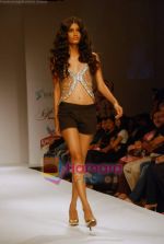 Model walk the ramp for Nandita Mahtani Show at The ABIL Pune Fashion Week Day 3 on 20th Nov 2010 (37).JPG