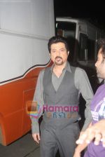 Anil Kapoor on the sets of Sa Re GAMA superstars in Famous on 29th Nov 2010 (15).JPG