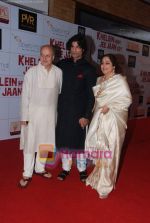 Anupam Kher, Kiron Kher, Sikander Kher at the Premiere of Khelein Hum Jee Jaan Sey in PVR Goregaon on 2nd Dec 2010 (22).JPG