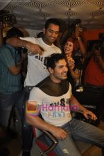 John Abraham,  Mahendra Singh Dhoni style each other at Mad-o-wat salon in Bandra, Mumbai on 4th Dec 2010 (23).JPG