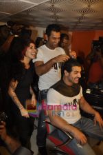 John Abraham,  Mahendra Singh Dhoni style each other at Mad-o-wat salon in Bandra, Mumbai on 4th Dec 2010 (33).JPG